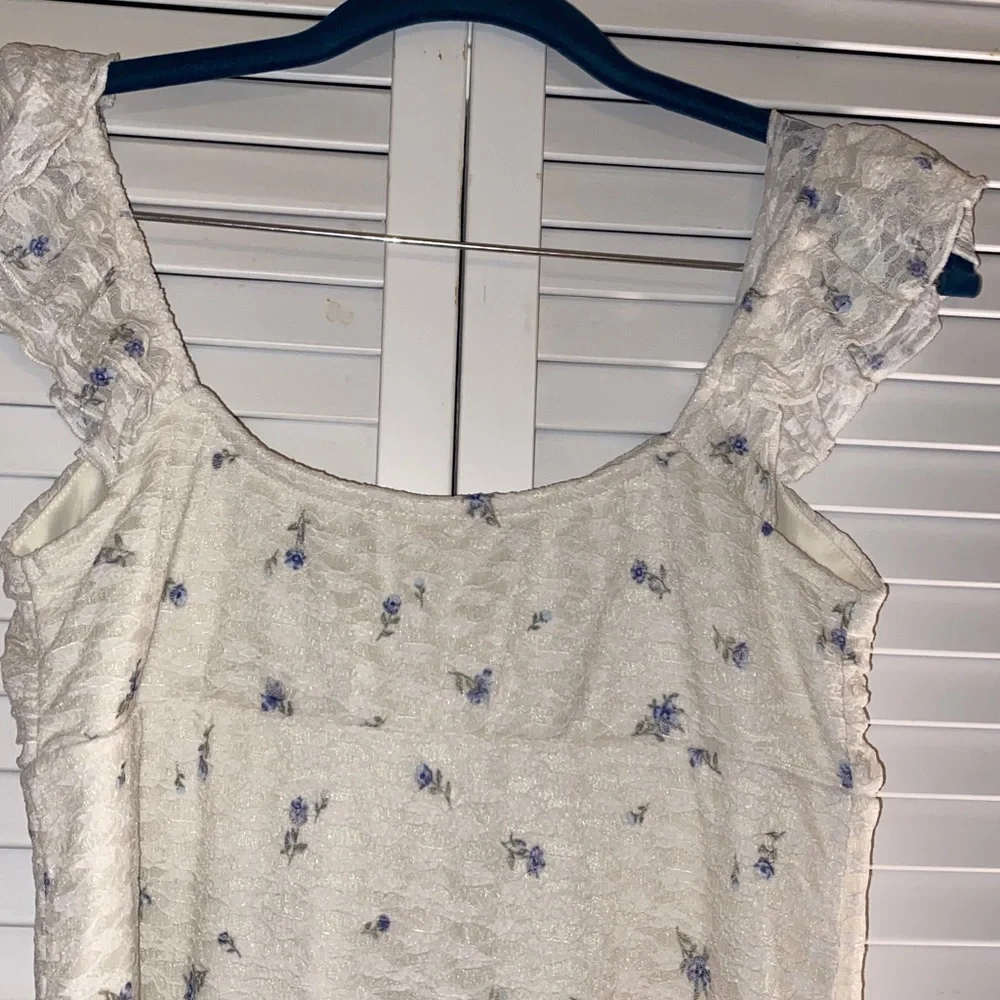 NWT Lightweight Fully Lined White with Purple Flowers Dress Size S